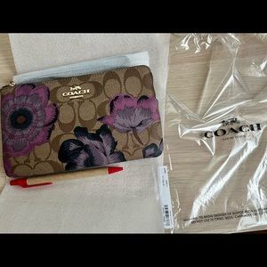 NWT Coach large zip wristlet